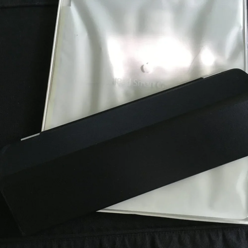Apple ipad smart cover - magnetic